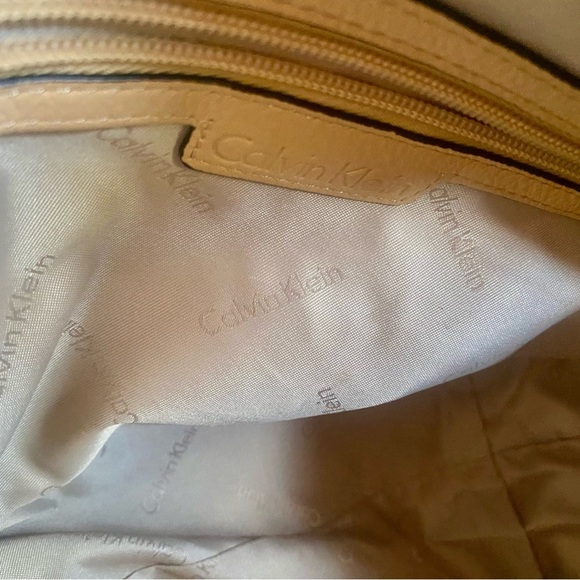 Calvin Klein Beige Angelina soft pebbled leather hand/shoulder, crossbody hobo. - Picture 7 of 13